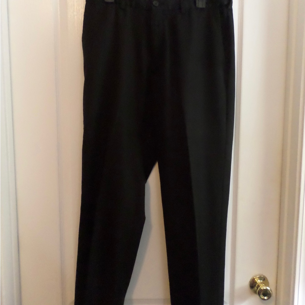 Haggar Clothing, Men’s Casual Pants, Black, Classic Fit, 34 x 32, Pre-Owned